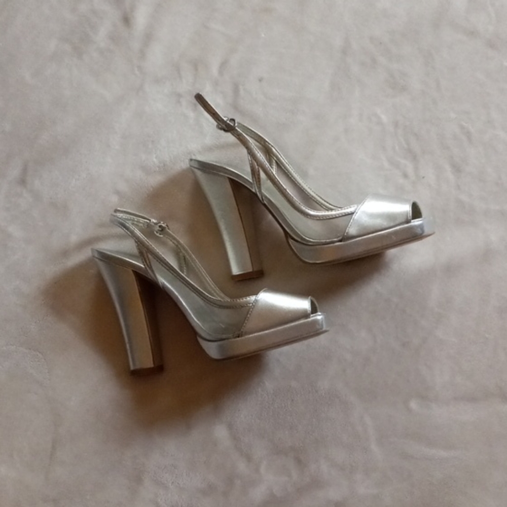 Shoes - heels